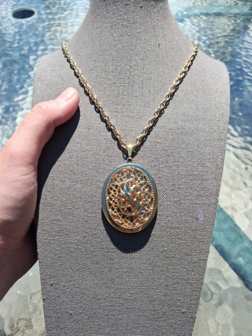 24 inch Sarah Coventry locket necklace
